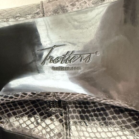 Trotters Women's Kippy Fashion Boot Dark Grey Size 6.5 M New - Picture 15 of 16